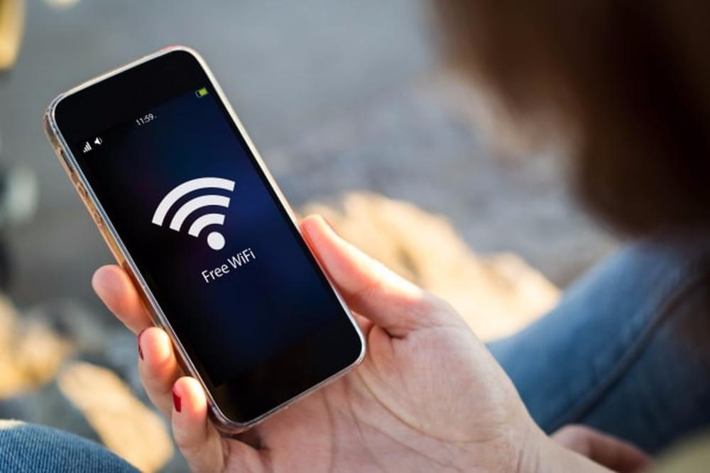 Wi-Fi grátis atrais brasileiros; 96% já colocou dados em risco usando redes inseguras (Foto: Pond5)