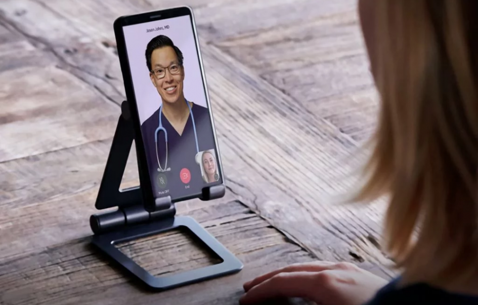 Pacientes fazem vídeo conferência com a equipe médica por meio do Amazon Care