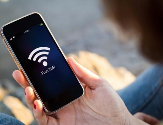 Wi-Fi grátis atrais brasileiros; 96% já colocou dados em risco usando redes inseguras (Foto: Pond5)